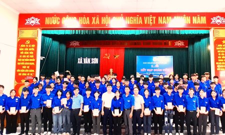 Đoàn TNCS Hồ Chí Minh xã Vân Sơn: Tổ chức Lễ kết nạp đoàn viên  